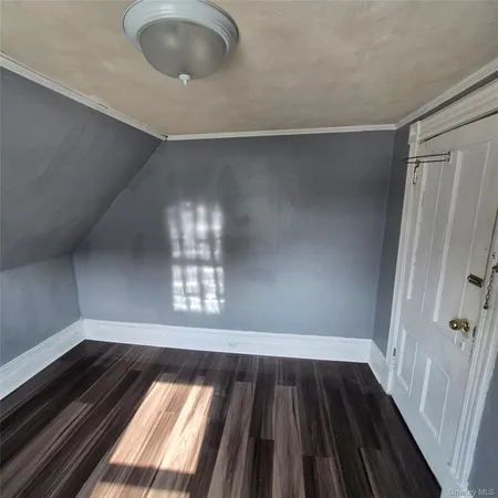 $2,400 | 235 Downs Street, Unit 2, Kingston, NY 12401