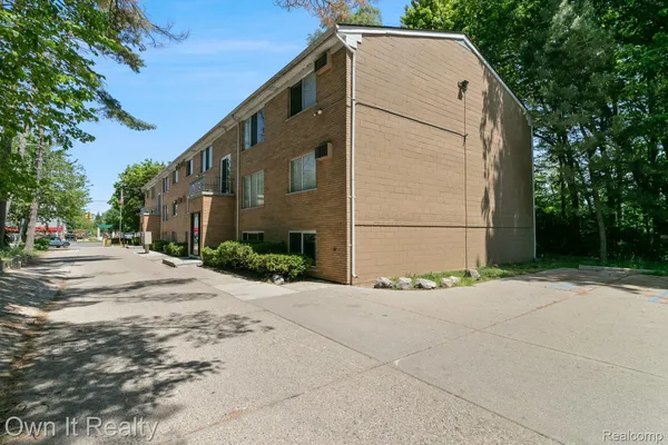$999 | 50980 Jefferson Avenue, New Baltimore, MI 48047