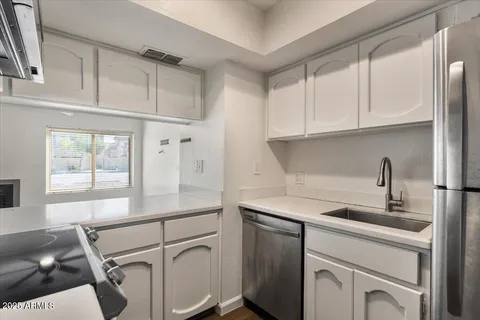 $249,000 | 5146 East Oak Street, Unit 112, Phoenix, AZ 85008