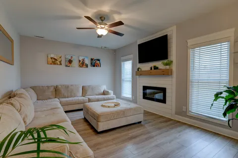 $370,000 | 762 Buffalo Frd Drive, Clarksville, TN 37042