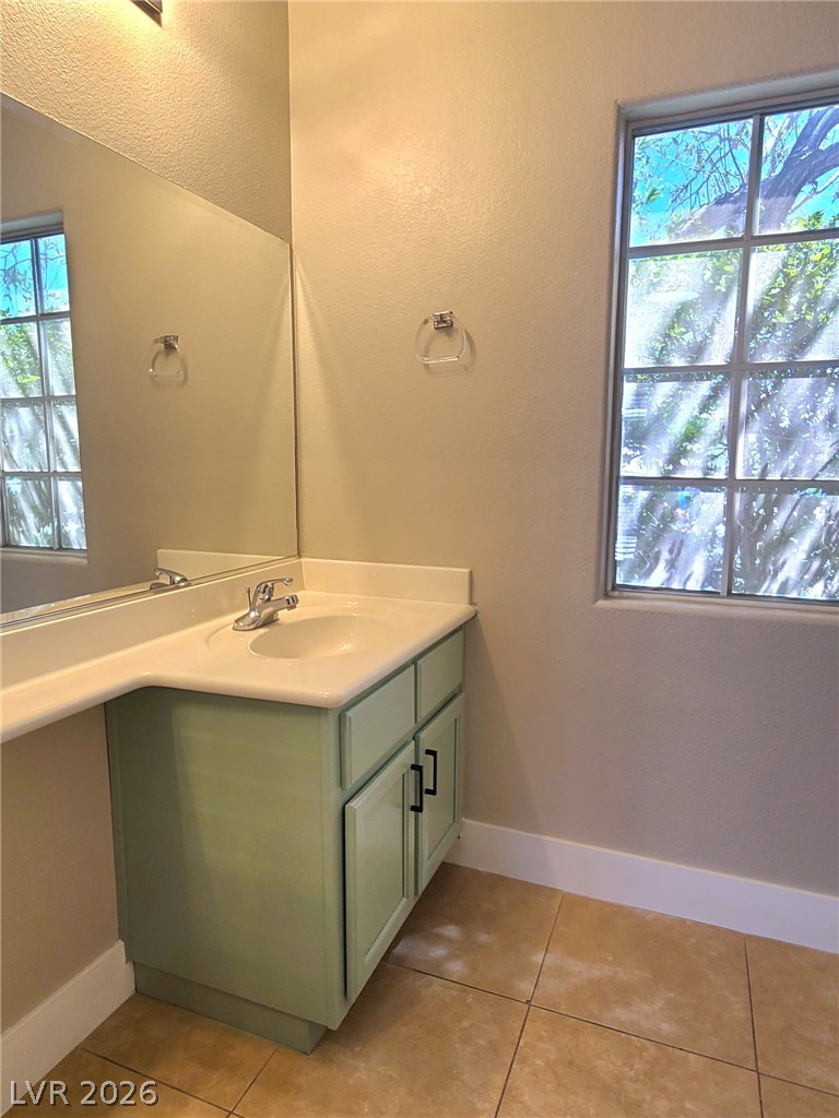 2278 Chestnut Ranch Avenue Henderson, NV 89052 - Photo 5 of 18 Casita full bath.