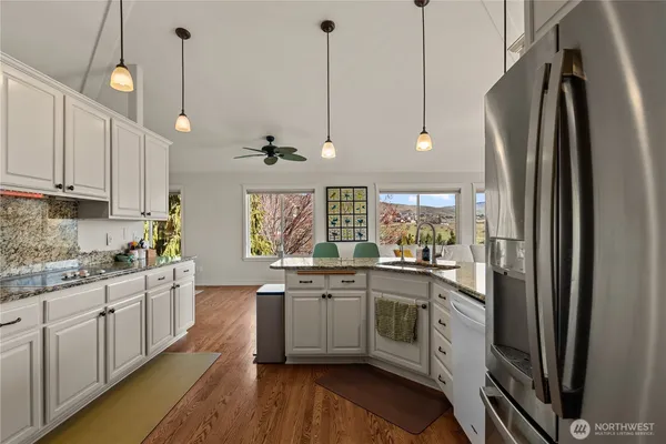 $930,000 | 3555 Westridge Place, Wenatchee, WA 98801