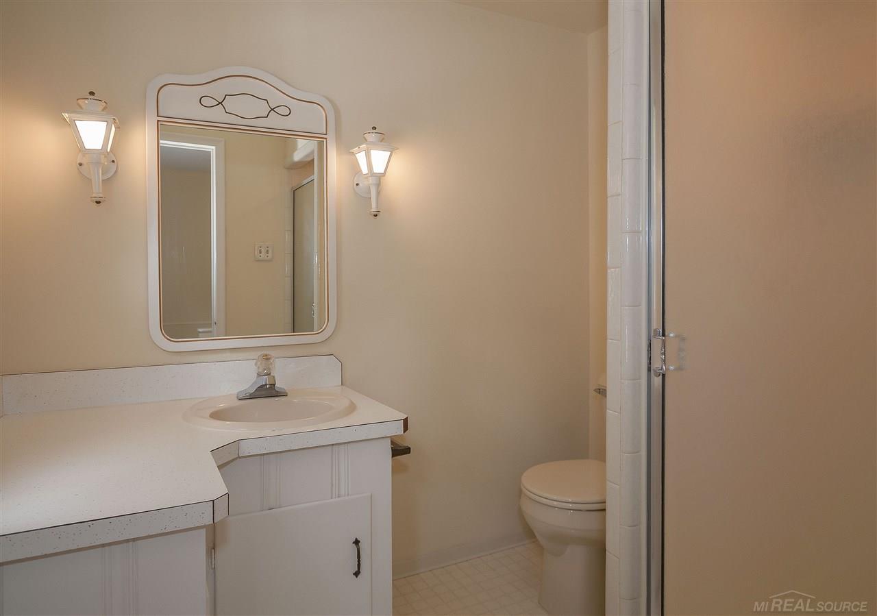 1220 Fairholme Road Grosse Pointe Woods, MI 48236 - Photo 27 of 41