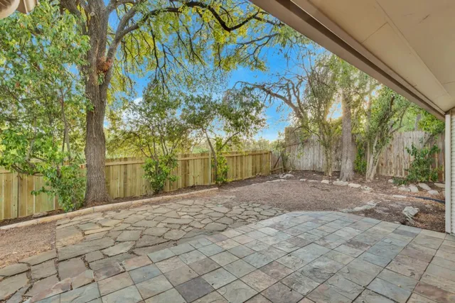 a view of backyard and trees