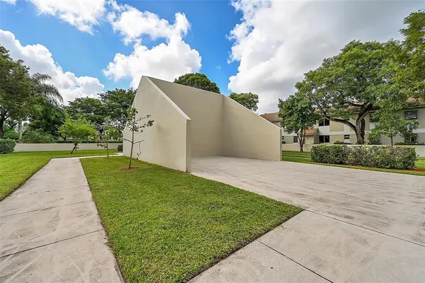 $215,000 | 117 Gardens Drive, Unit 204, Pompano Beach, FL 33069