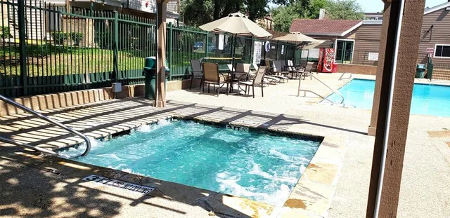 $965 | 2301 Balsam Drive, Unit M308, Arlington, TX 76006