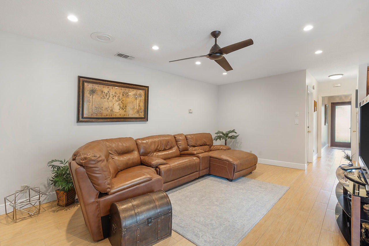 1045 Northwest 6th Avenue Boca Raton, FL 33432 - Photo 14 of 39 Family Room