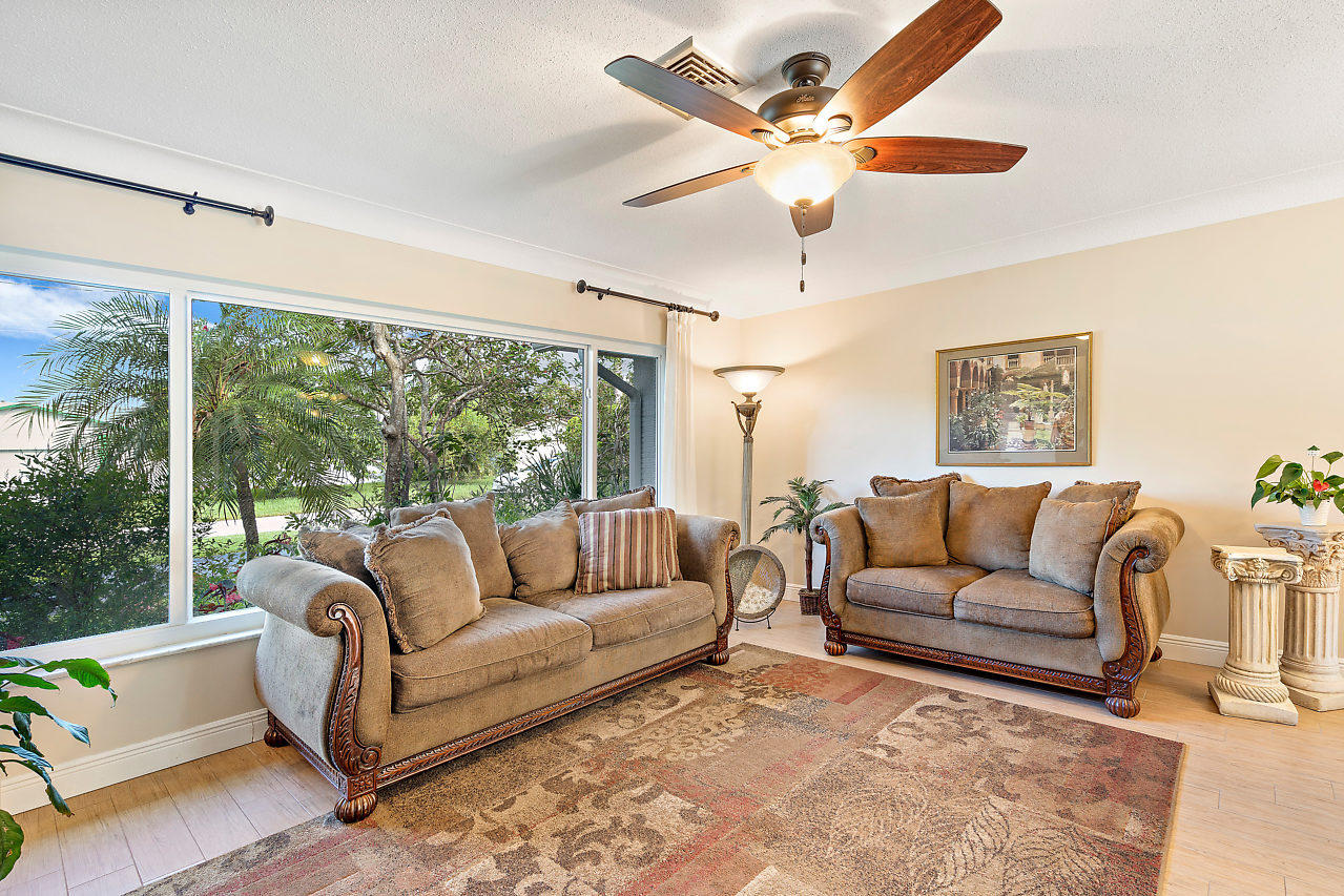 1045 Northwest 6th Avenue Boca Raton, FL 33432 - Photo 5 of 39 Living Room