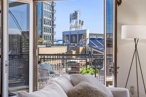 $1,319,900 | 877 Island Avenue, Unit 705, San Diego, CA 92101