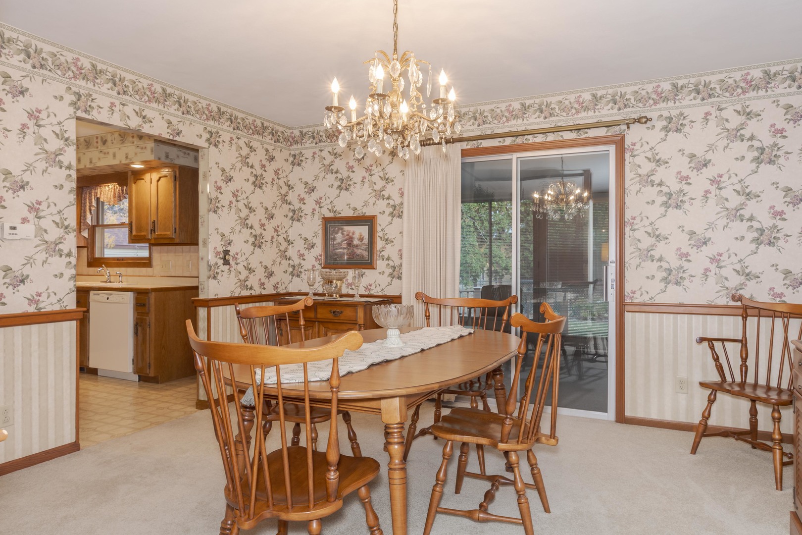 11 Manor Drive Pontiac, IL 61764 - Photo 14 of 45 a dining room with furniture and window