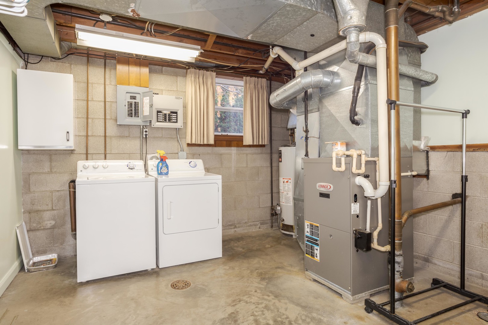 11 Manor Drive Pontiac, IL 61764 - Photo 33 of 45 a utility room with dryer and washer