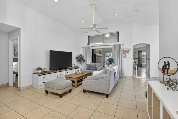 $4,400 | 495 Carrington Lane, Weston, FL 33326