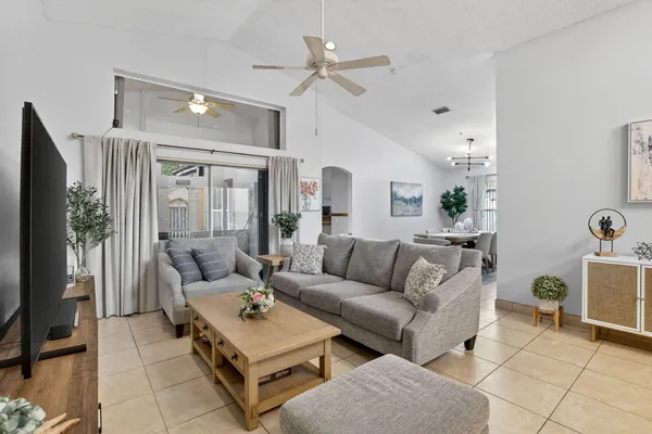 $4,400 | 495 Carrington Lane, Weston, FL 33326