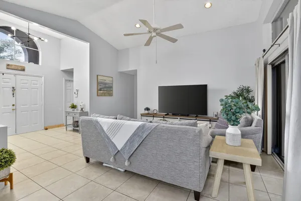 $4,400 | 495 Carrington Lane, Weston, FL 33326