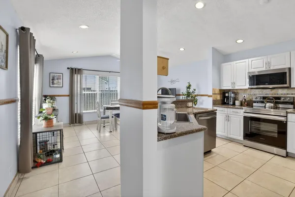 $4,400 | 495 Carrington Lane, Weston, FL 33326