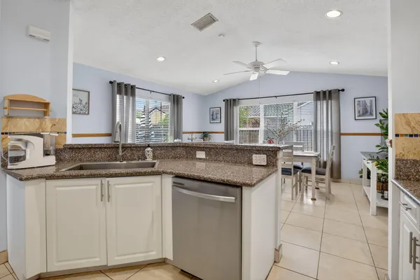 $4,400 | 495 Carrington Lane, Weston, FL 33326