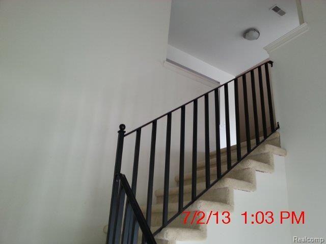 1970 Flagstone Circle Rochester, MI 48307 - Photo 3 of 18 20130702_130323.jpg
