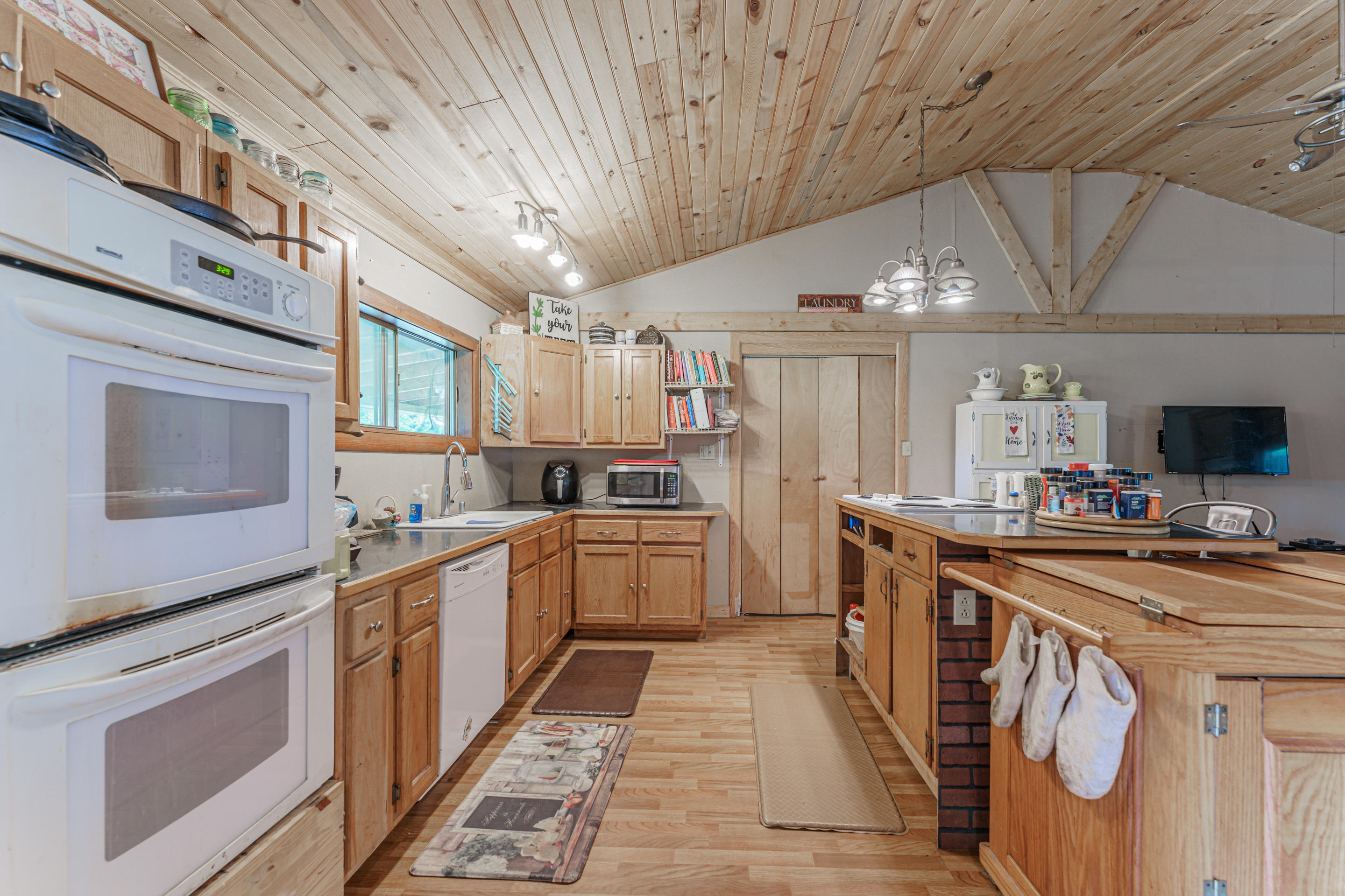 2536 Pine Grove Road Winfield, TN 37892 - Photo 7 of 17 _DSC0567-HDR