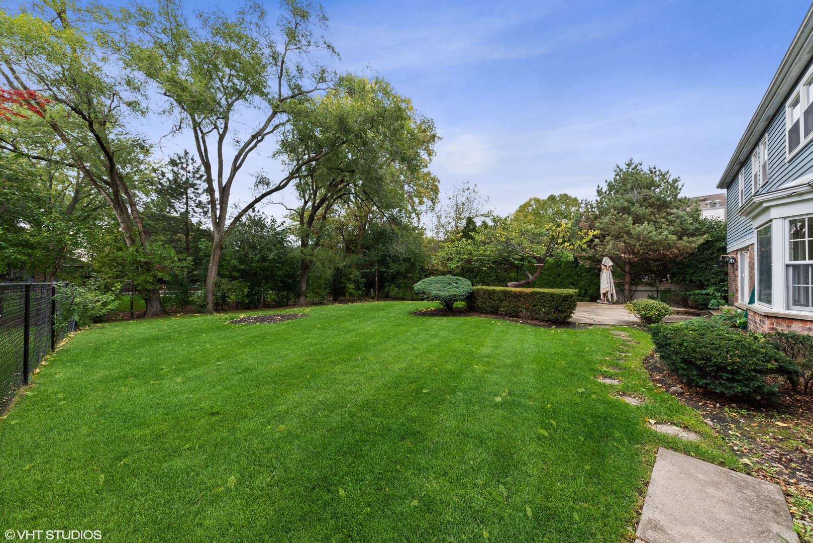 3100 Techny Road Northbrook, IL 60062 - Photo 27 of 28 a view of a garden with a house
