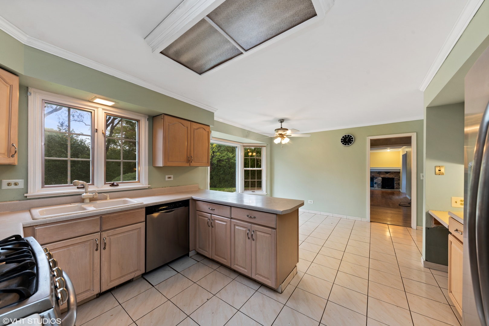 3100 Techny Road Northbrook, IL 60062 - Photo 7 of 28 a large kitchen with a sink and cabinets