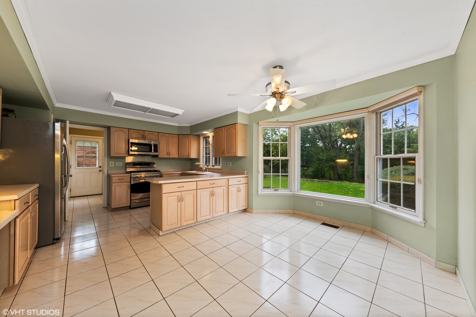 3100 Techny Road Northbrook, IL 60062 - Photo 8 of 28 a large kitchen with cabinets