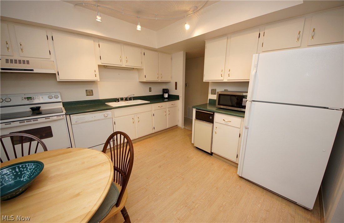 22958 Maple Ridge Road, Unit 201 North Olmsted, OH 44070 - Photo 10 of 26 Gallery Image 10