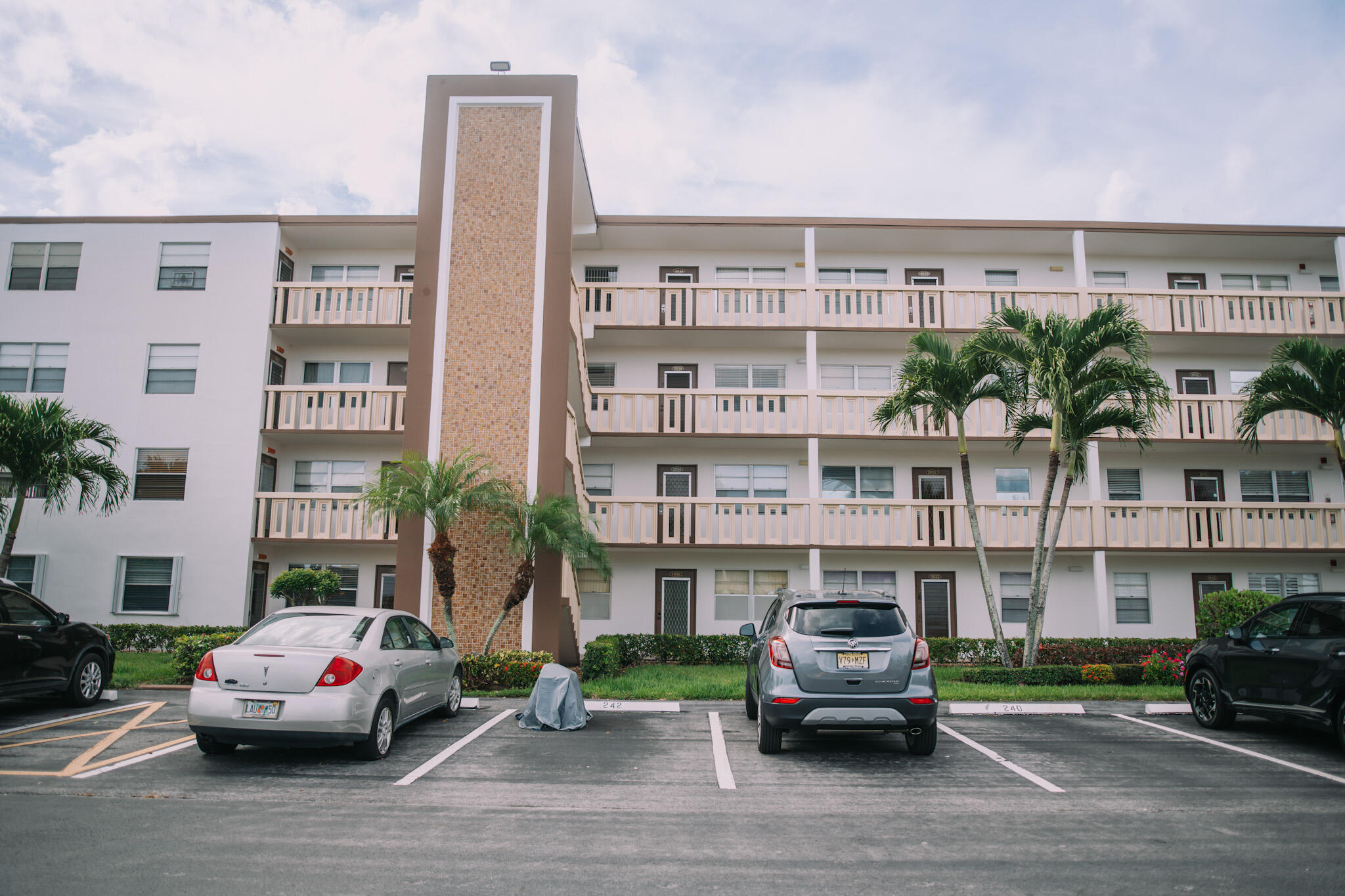 3034 Guildford East Boca Raton, FL 33434 - Photo 23 of 28 DSC_8072