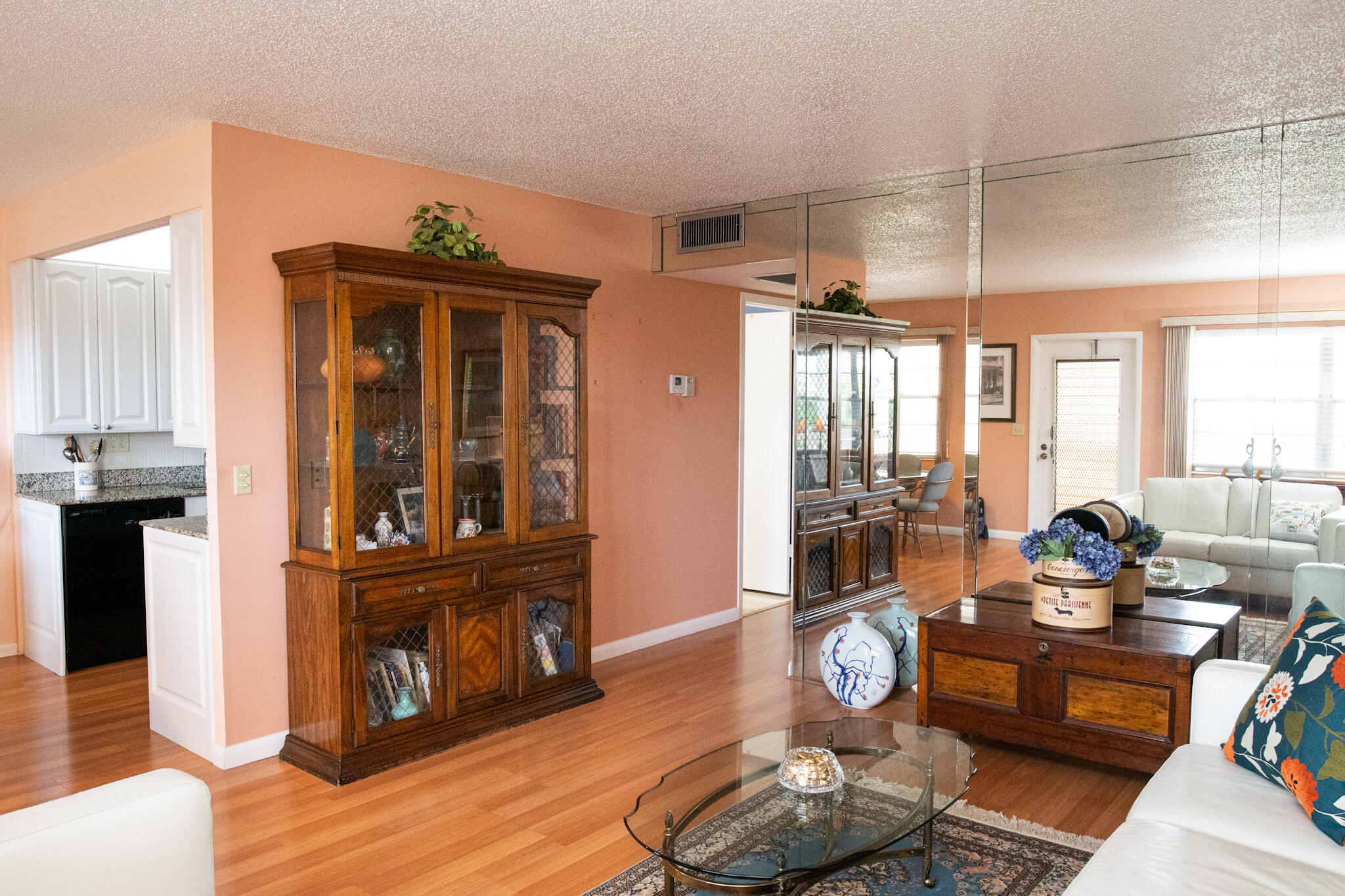3034 Guildford East Boca Raton, FL 33434 - Photo 4 of 28 DSC_8093