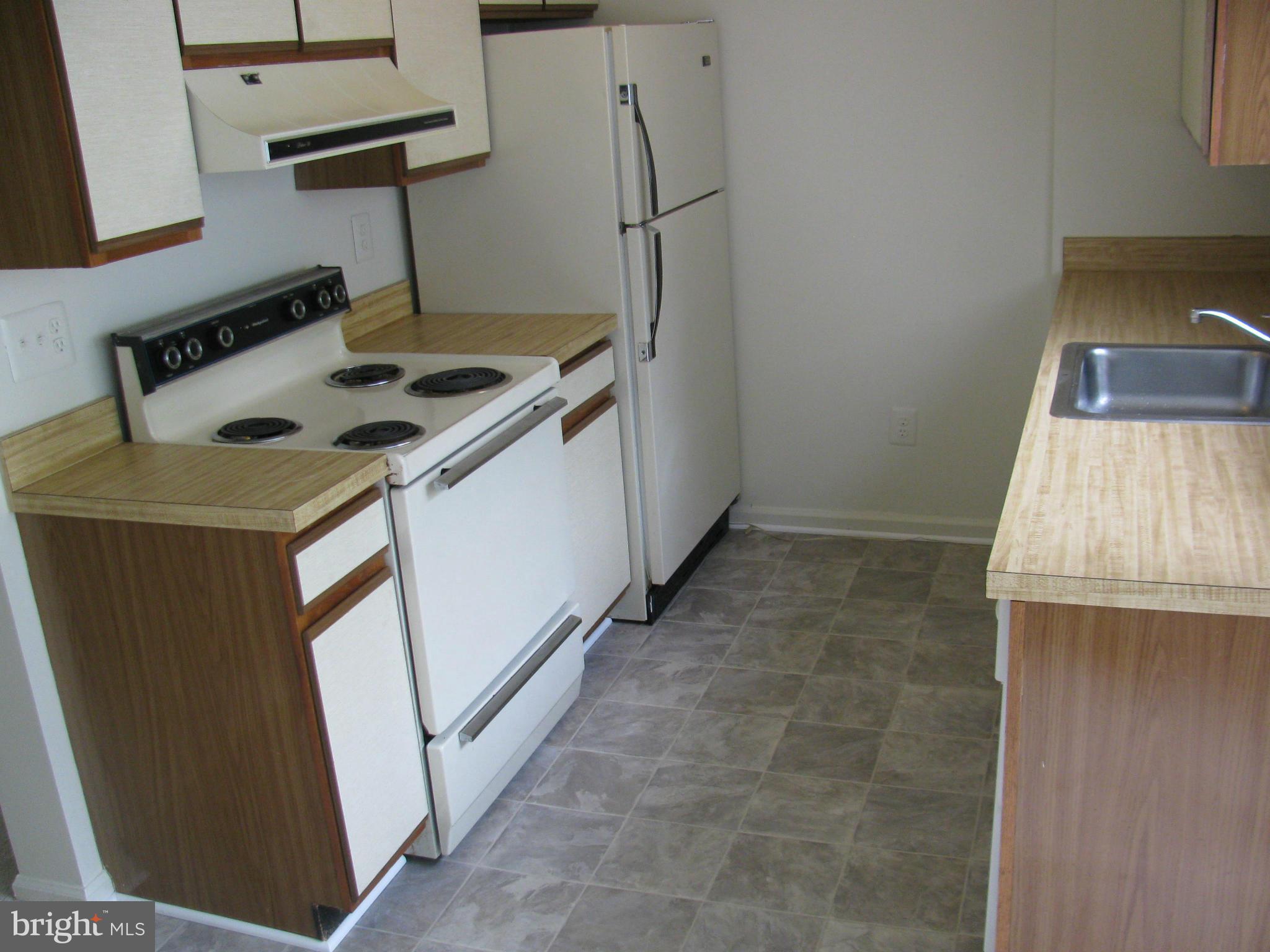 269 Coventry Square, Unit 269 Sterling, VA 20164 - Photo 3 of 12 Kitchen