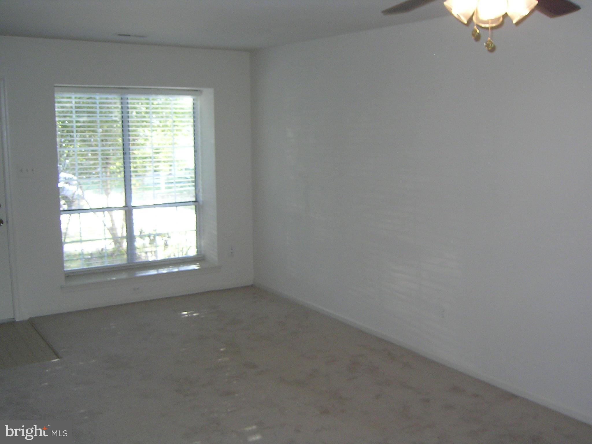 269 Coventry Square, Unit 269 Sterling, VA 20164 - Photo 4 of 12 Living Room