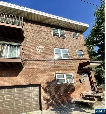 $1,600 | 2200 Paterson Plank Road, Unit 25, North Bergen, NJ 07047