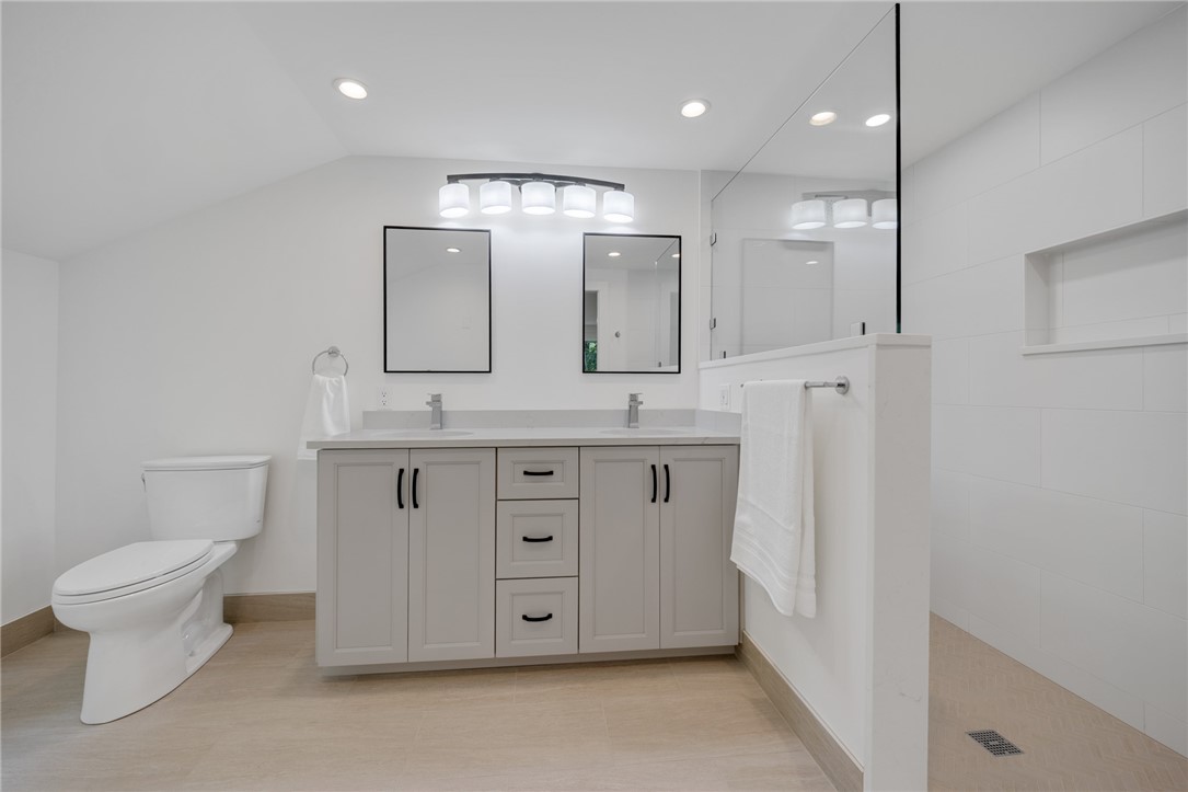 157 Crescent Hill Road Perinton, NY 14534 - Photo 29 of 47 2ND FLOOR PRIMARY SUITE BATH WITH DOUBLE SINK VANI