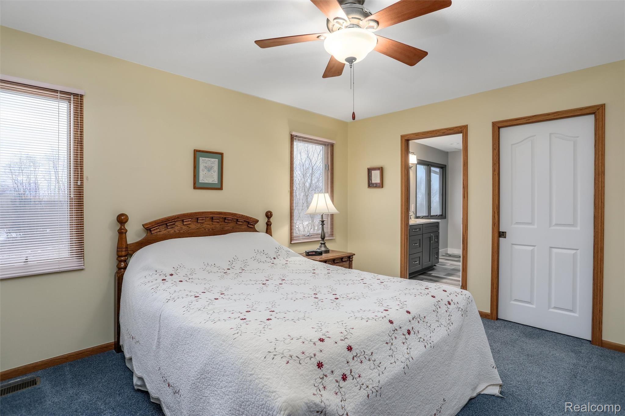 2755 County Farm Road Howell, MI 48843 - Photo 23 of 39 Principal Bedroom suite w/ walk-in closet
