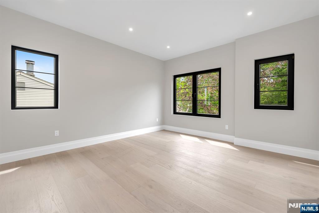 474 Oregon Street Paramus, NJ 07652 - Photo 30 of 44