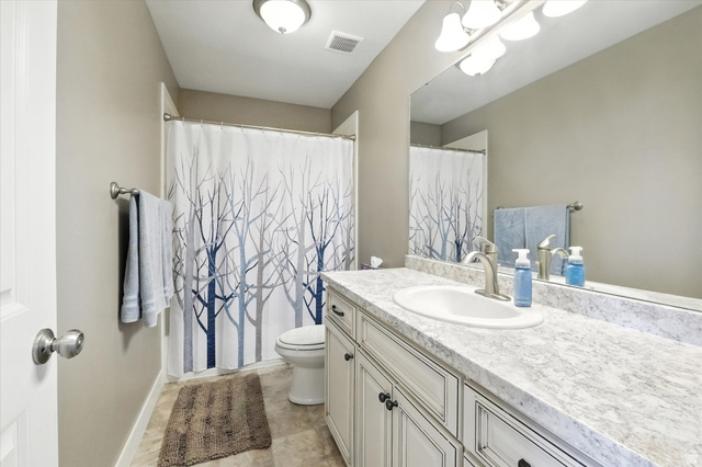 1055 West 2500th Street South Logan, UT 84321 - Photo 24 of 53 Full bathroom