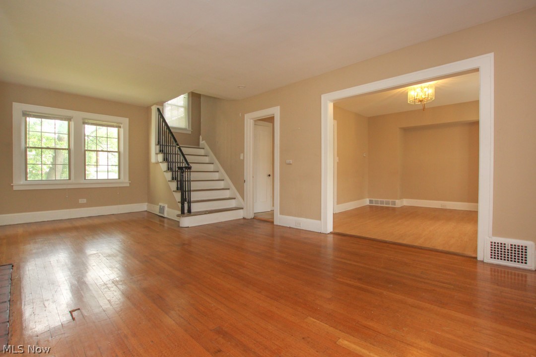 3579 Bainbridge Road Cleveland Heights, OH 44118 - Photo 7 of 35