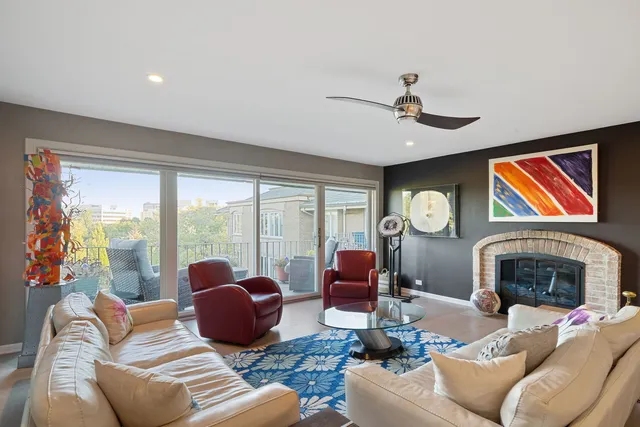 $699,000 | 1 Oak Brook Club Drive, Unit A301, Oak Brook, IL 60523