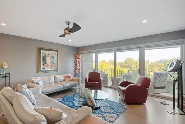 $699,000 | 1 Oak Brook Club Drive, Unit A301, Oak Brook, IL 60523