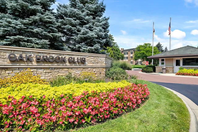 $699,000 | 1 Oak Brook Club Drive, Unit A301, Oak Brook, IL 60523