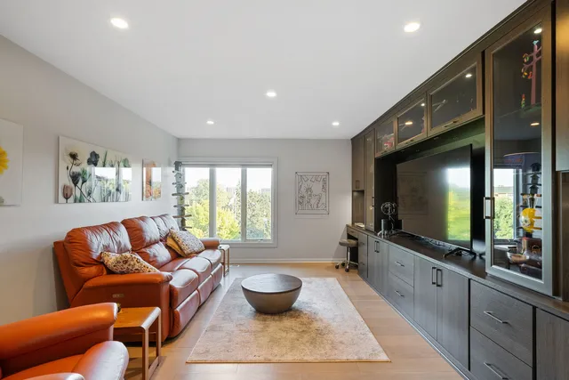 $699,000 | 1 Oak Brook Club Drive, Unit A301, Oak Brook, IL 60523