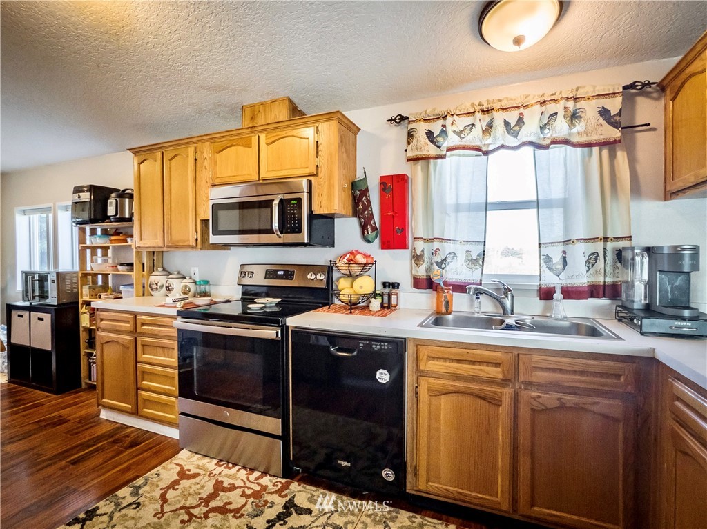 291 Spencer Road Sequim, WA 98382 - Photo 9 of 24 a kitchen with stainless steel appliances granite countertop a sink and a stove