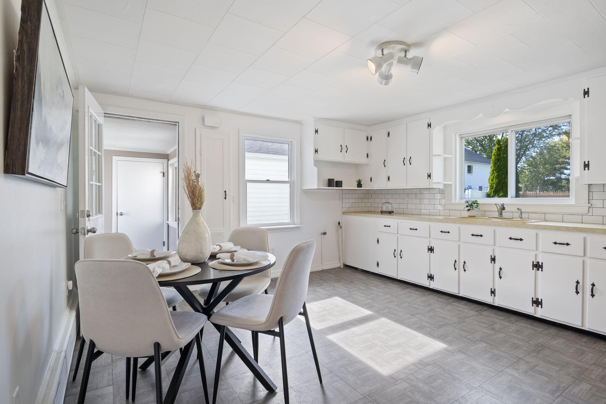 52 Washington Avenue Saco, ME 04072 - Photo 6 of 29 52_Washington_Ave_07