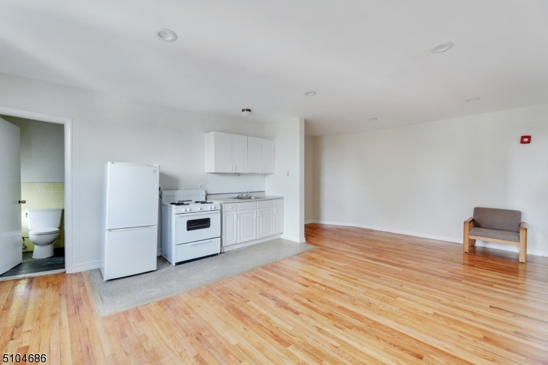 497 Springfield Avenue, Unit 4 Summit, NJ 07901 - Photo 4 of 9