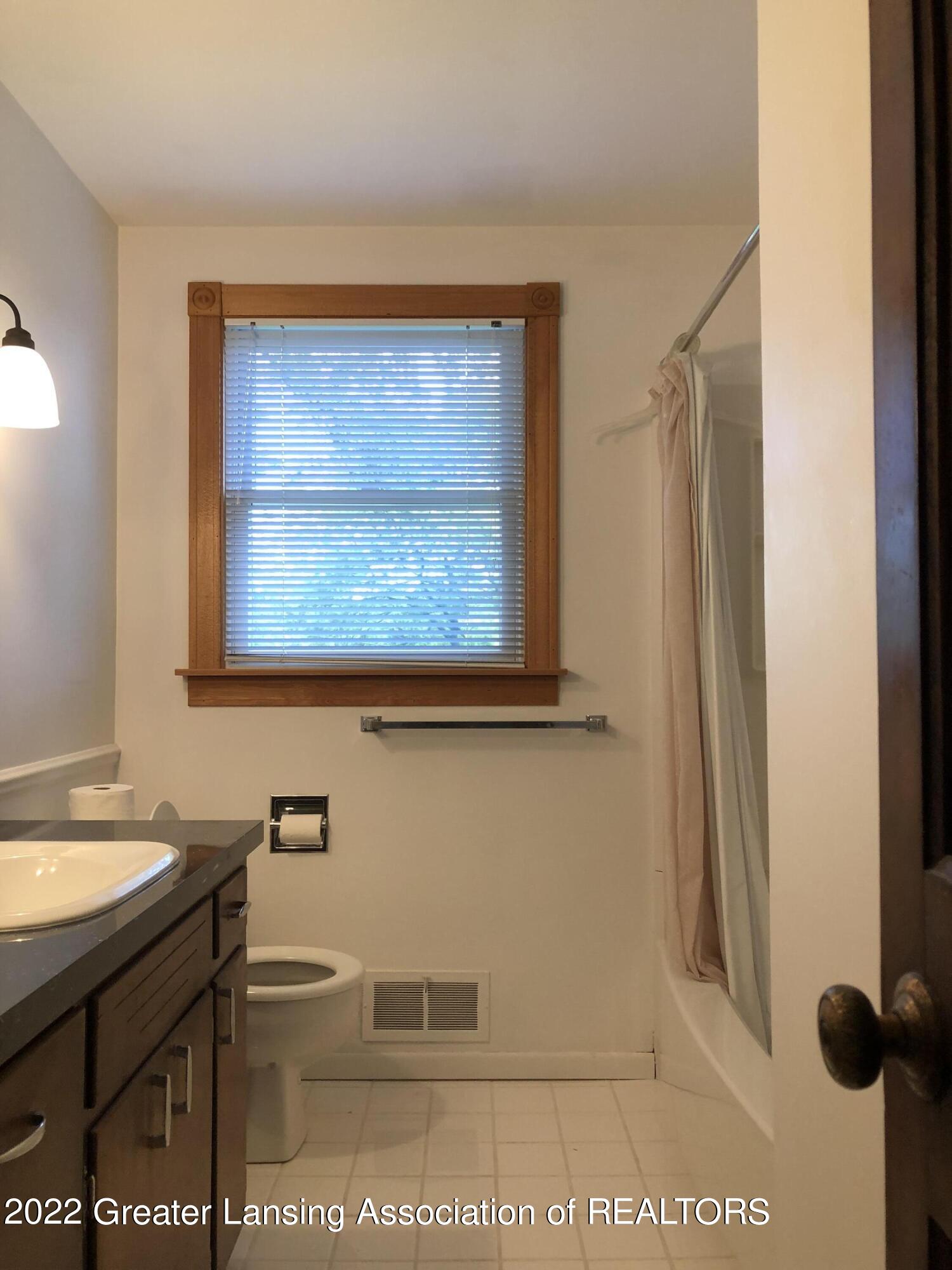 7428 Yorktown Road Lansing, MI 48917 - Photo 22 of 25 21