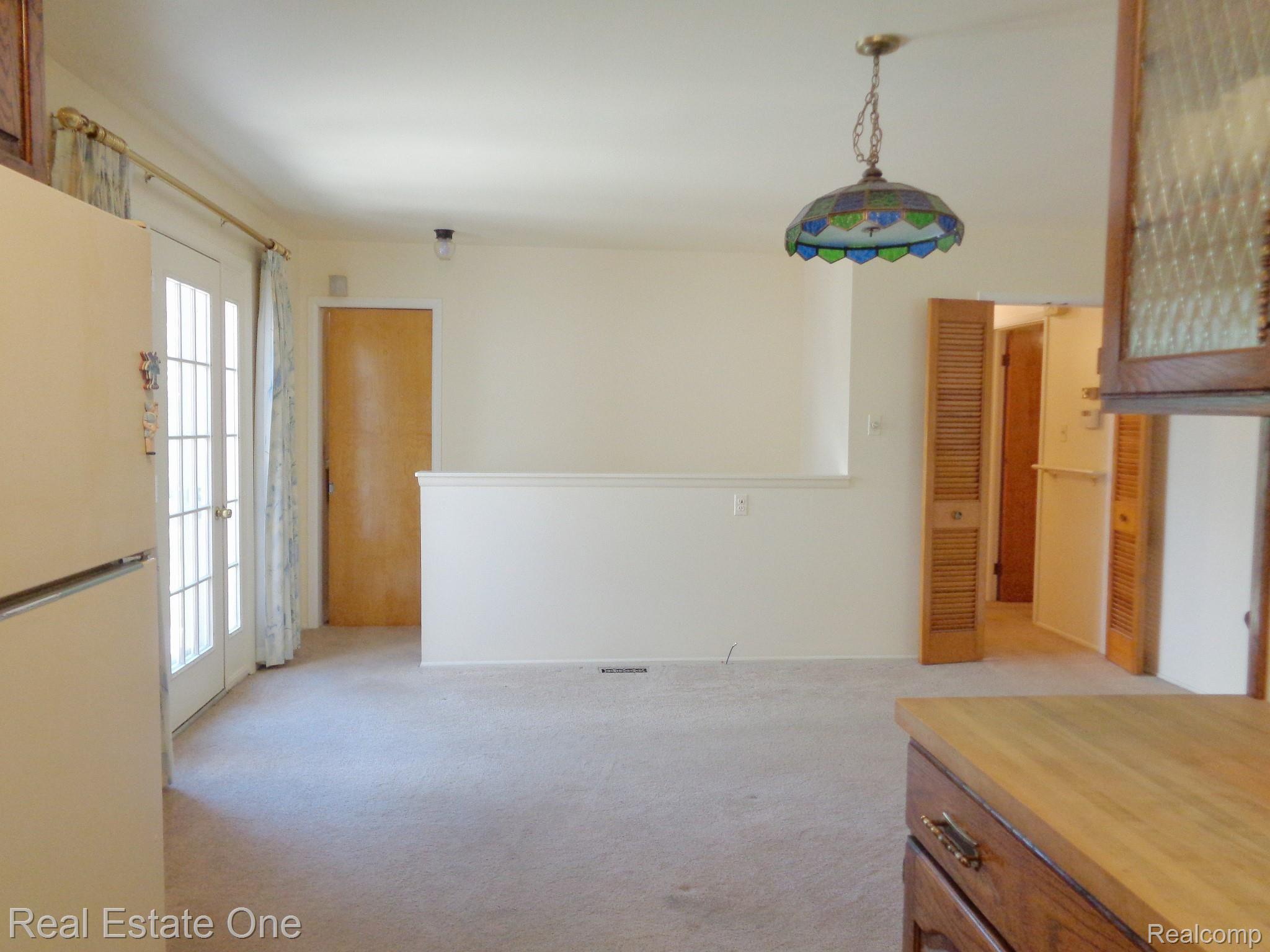 4863 Valley Road Trenton, MI 48183 - Photo 7 of 33 DINING ROOM