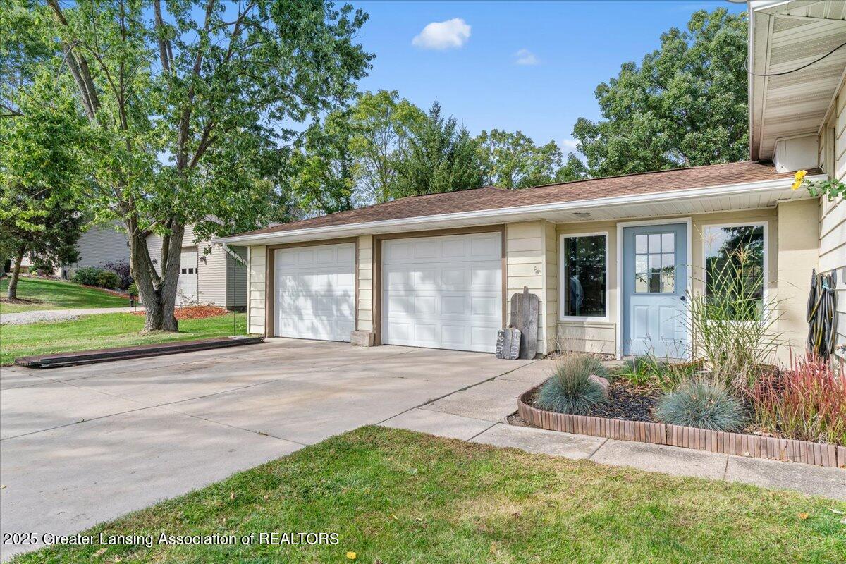 7599 Alward Road Laingsburg, MI 48848 - Photo 3 of 39 12-Media Jett - 13