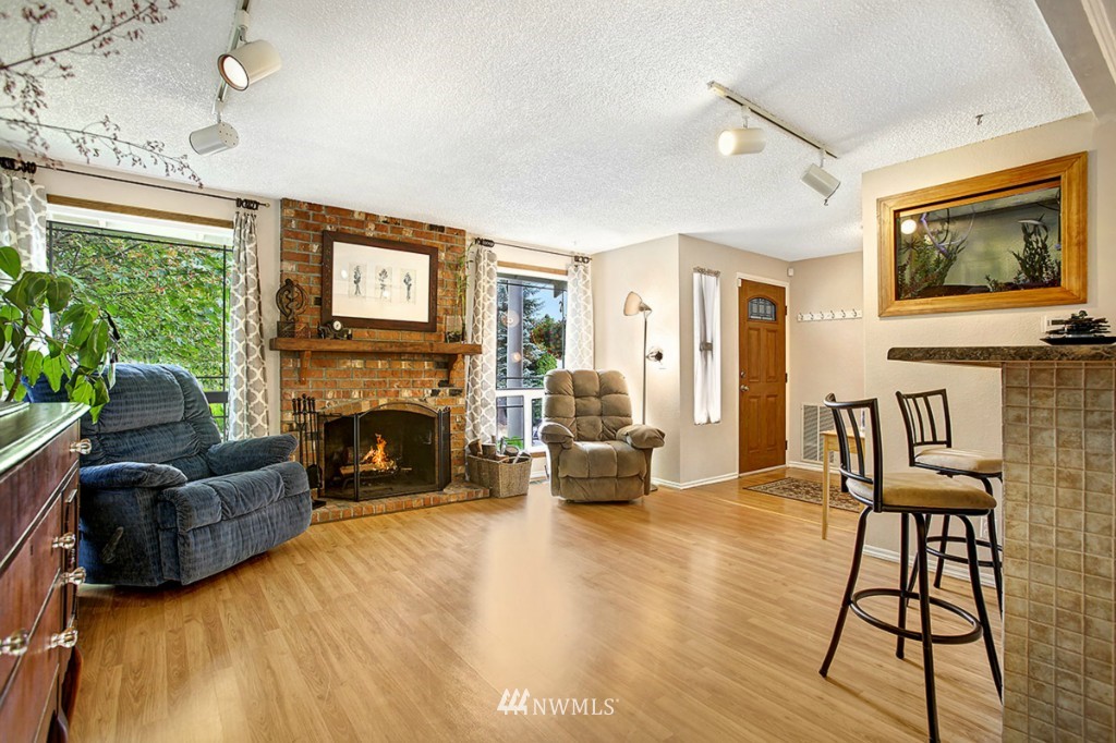 12935 Southeast 159th Street Renton, WA 98058 - Photo 3 of 25 Gallery Image 3