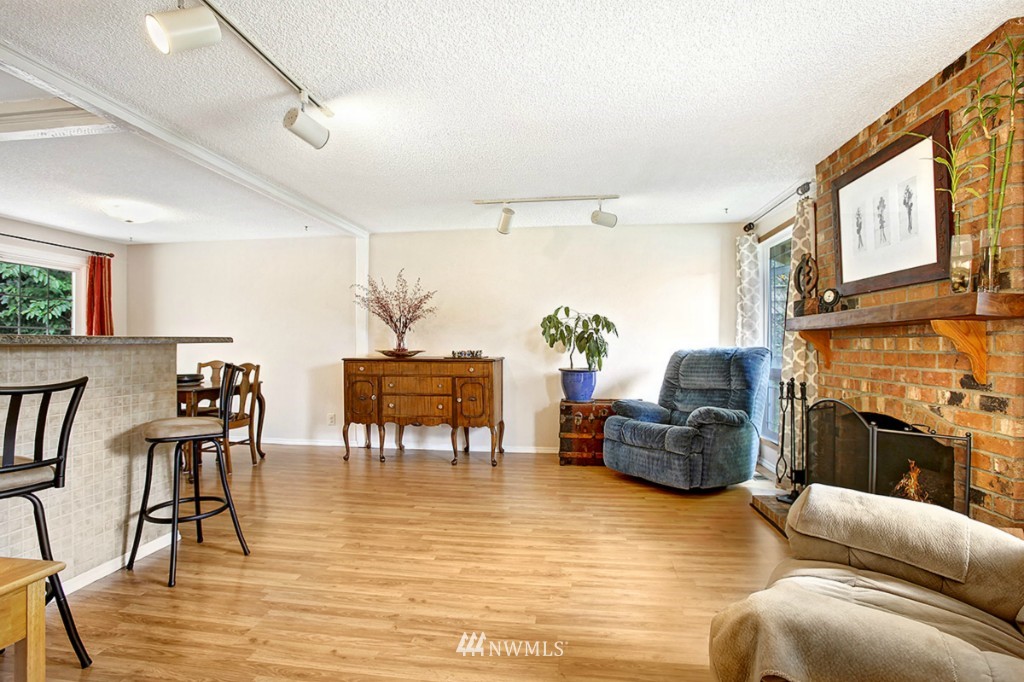 12935 Southeast 159th Street Renton, WA 98058 - Photo 4 of 25 Gallery Image 4
