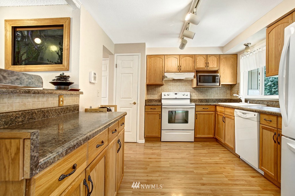 12935 Southeast 159th Street Renton, WA 98058 - Photo 8 of 25 Gallery Image 8