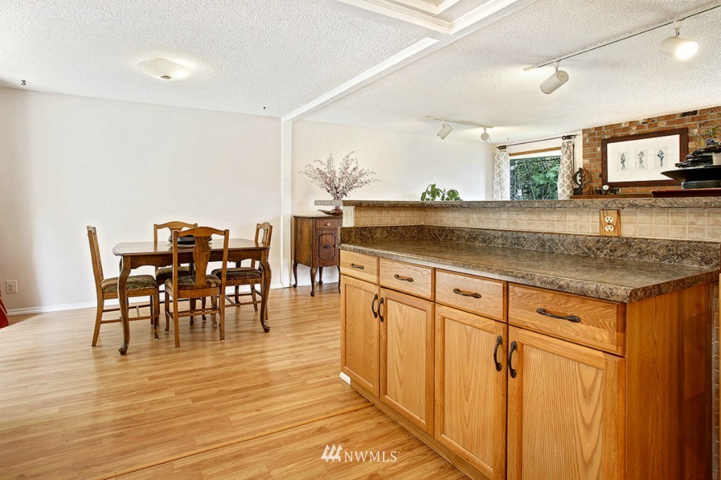 12935 Southeast 159th Street Renton, WA 98058 - Photo 9 of 25 Gallery Image 9